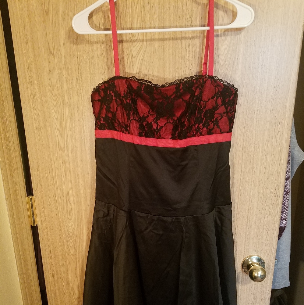 Grifflin Paris dress NWT sz. M